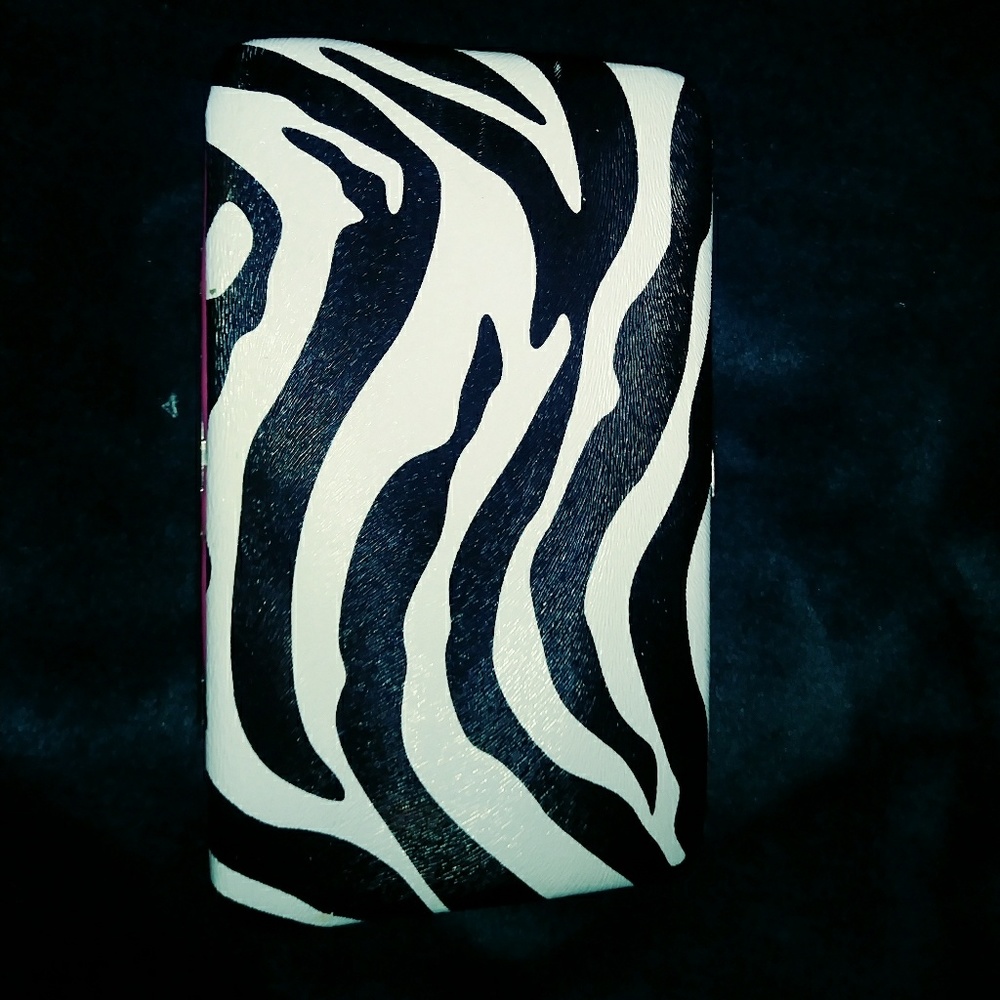 Zebra stripped clutch